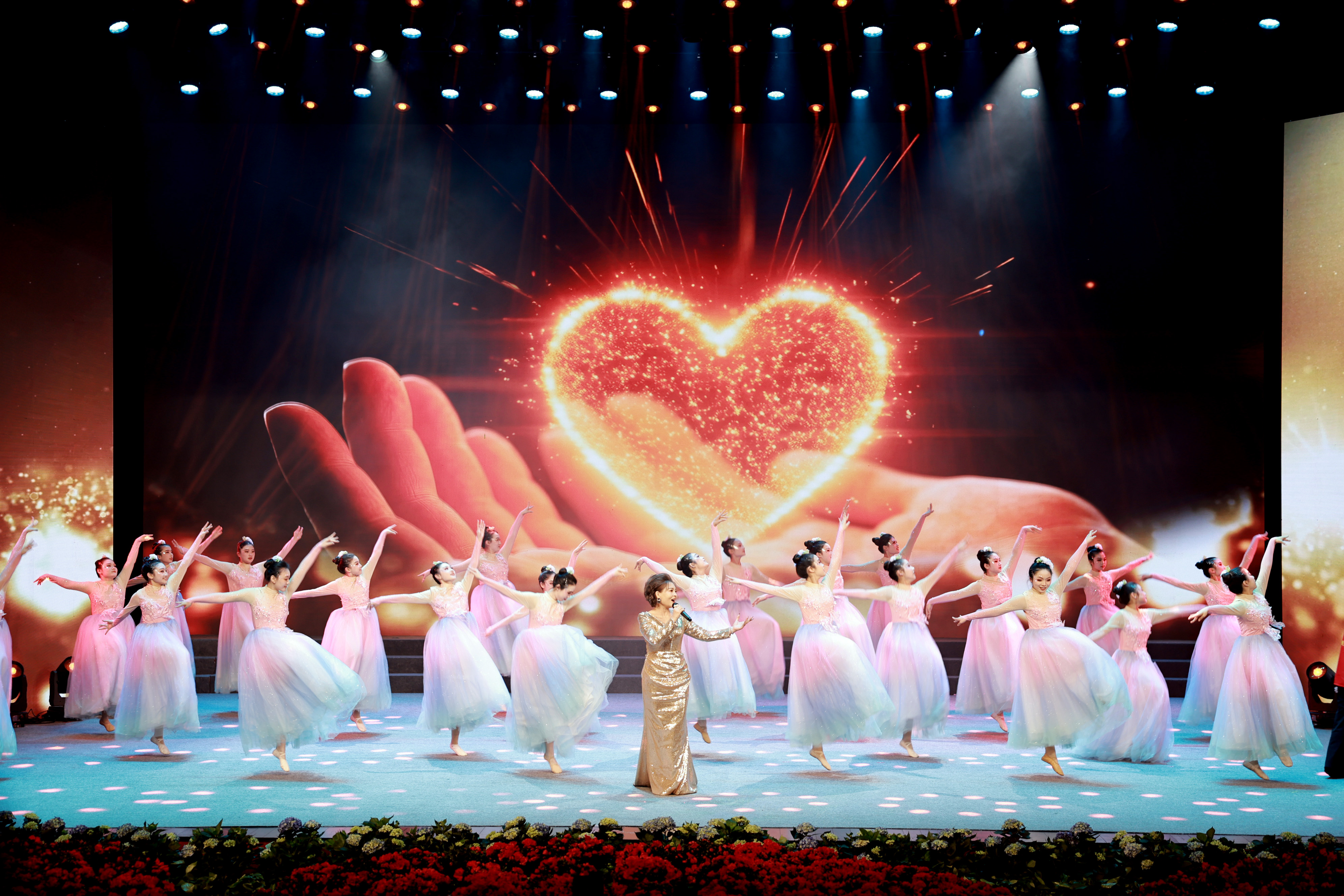 情景歌舞《用爱盛起一碗粥》