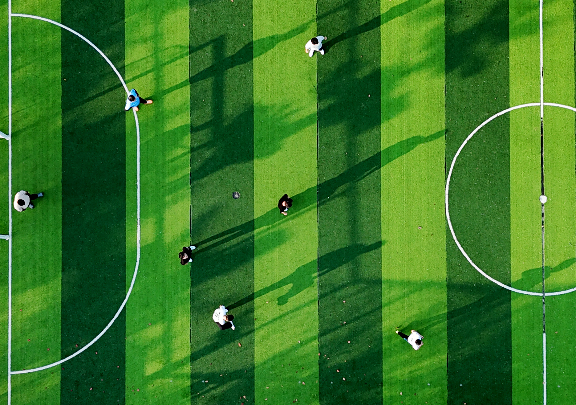 11月14日,足球爱好者在中央公园绿茵场上角逐。 11月14日,足球爱好者在中央公园绿茵场上角逐。