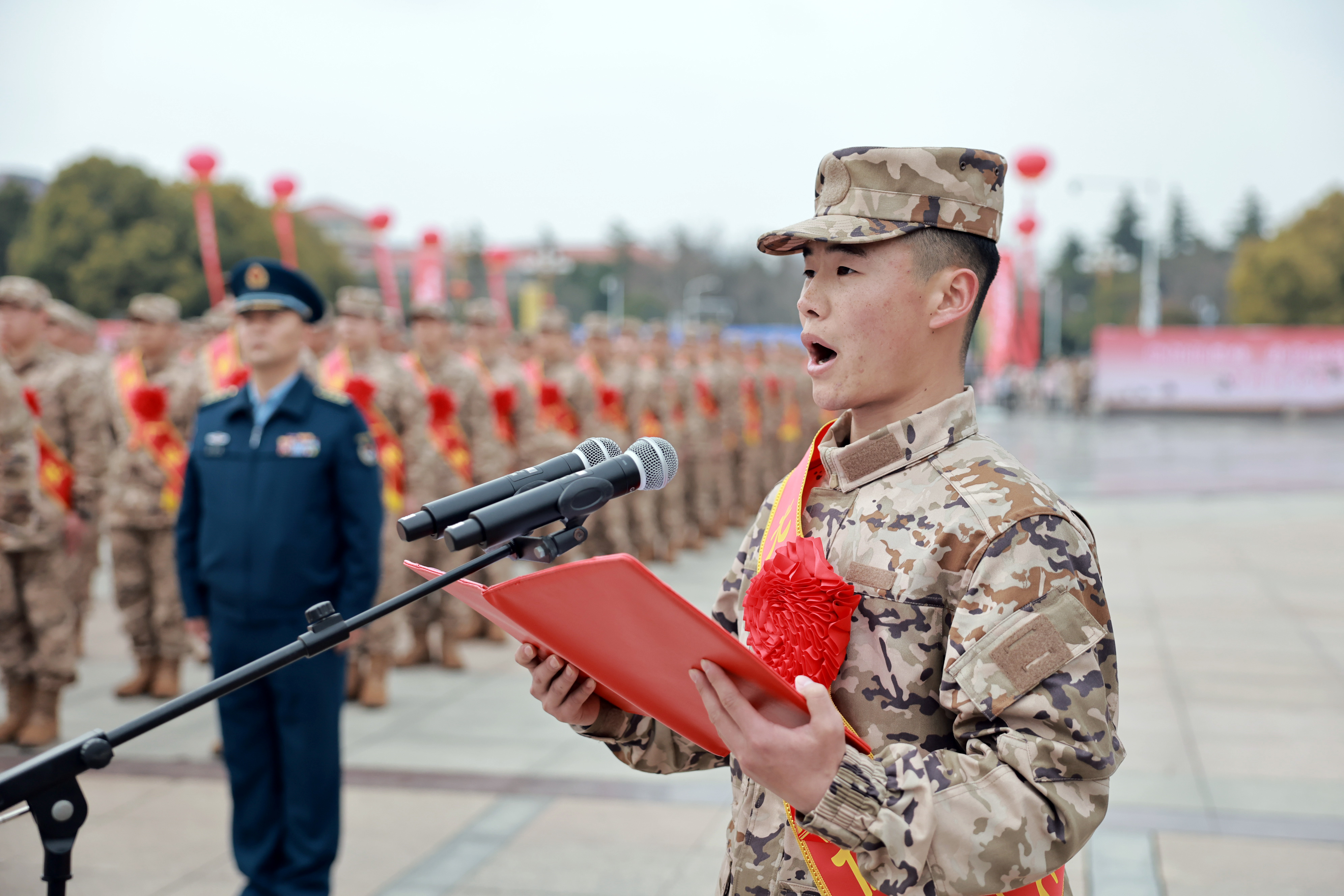 新兵代表发言。