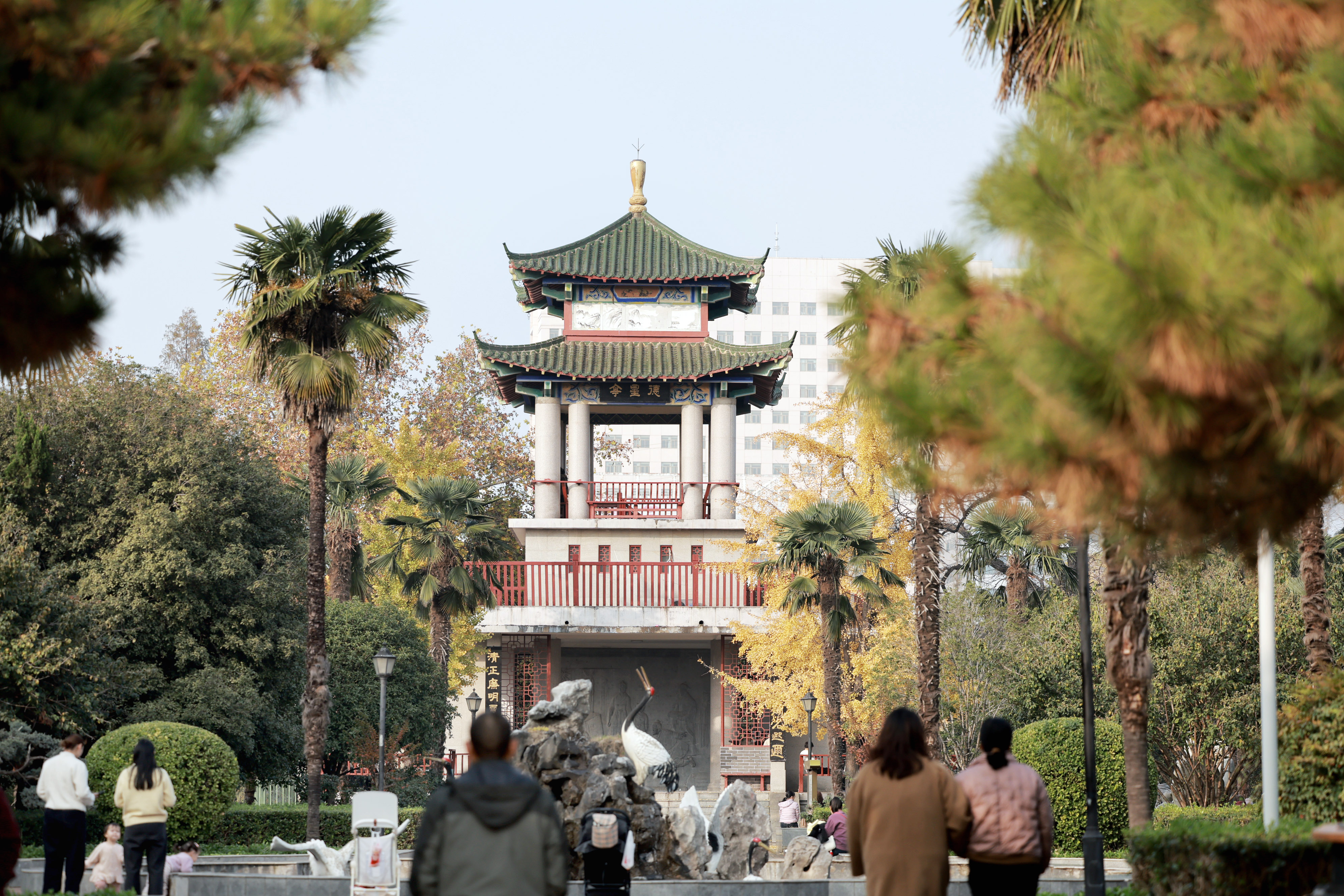 西湖公园标志性建筑---德星亭。（11月13日摄）