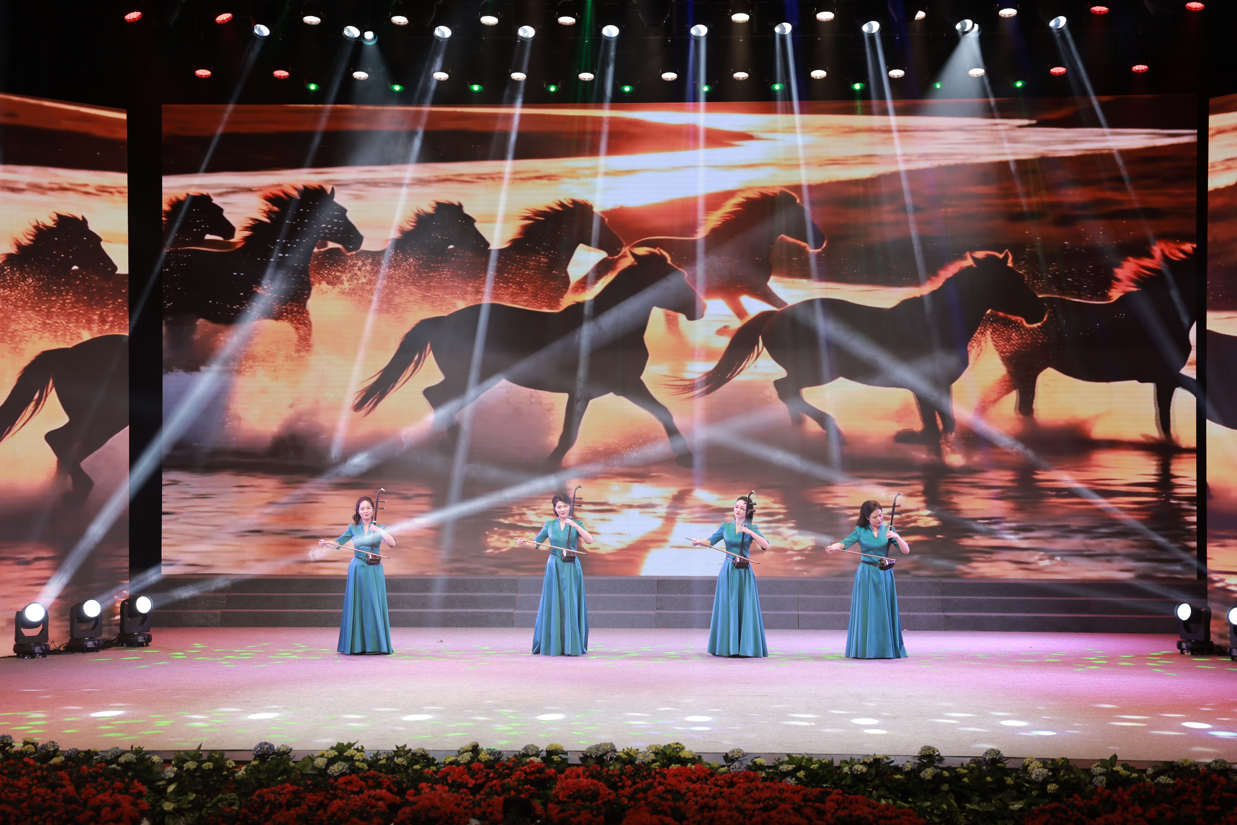 二胡合奏《赛马》